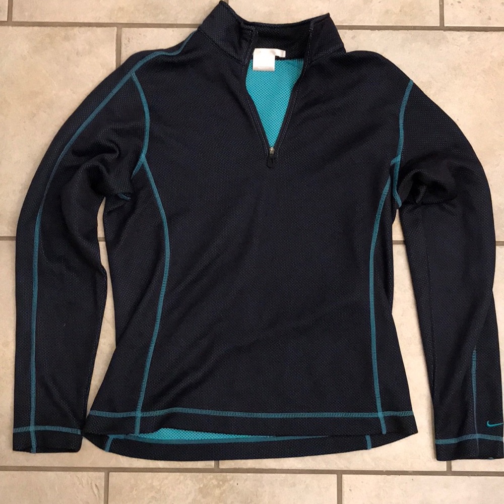 Nike navy size medium 3/4 zip pullover. EUC!